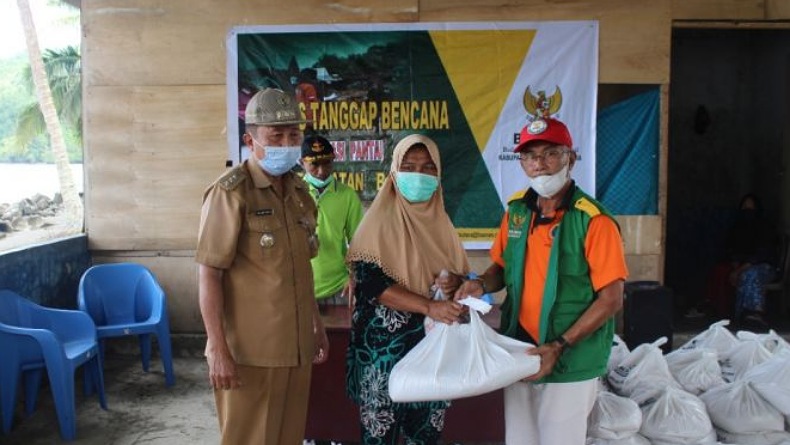Baznas Gorontalo Utara Salurkan Bantuan kepada 40 KK Korban Gelombang Pasang di Biau