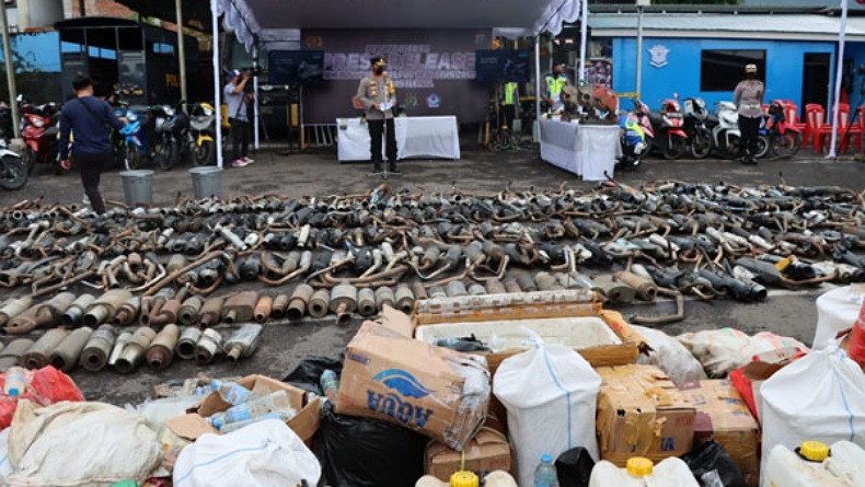 title 507 Knalpot Nonstandar dan 3.450 Liter Miras Cap Tikus Hasil Operasi 2021 Dimusnahkan 507 Knalpot Nonstandar dan 3.450 Liter Miras Cap Tikus Hasil Operasi 2021 Dimusnahkan