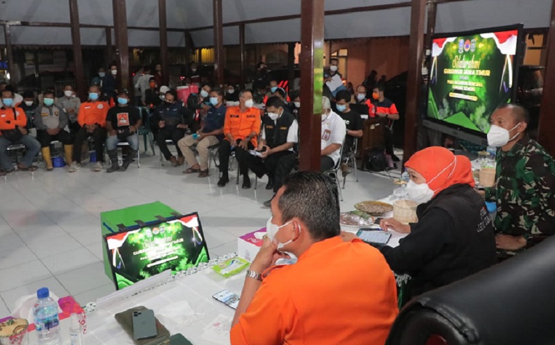 Gubernur Khofifah Minta Relawan Bantu Petakan Kualitas Layanan Pengungsi Semeru