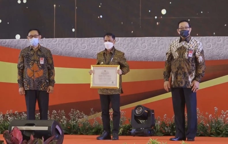 Pengelolaan Manajemen ASN Baik, Nelson Terima Anugrah Meritokrasi dari Menpan RB dan KASN