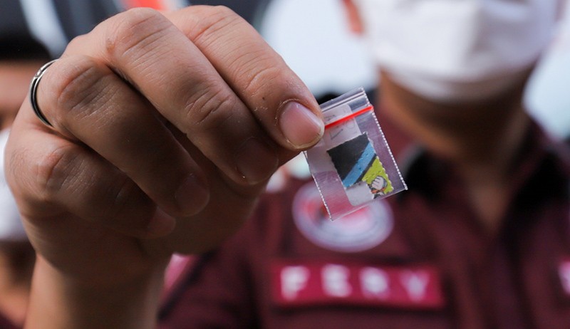 Jeff Smith Gunakan Narkoba Jenis Baru yaitu Prangko LSD, Ini Penampakannya - Bagian 1