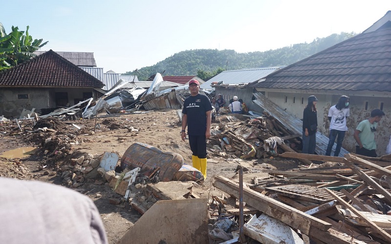 title Sempat Diguncang Gempa, Wilayah di Lobar Ini Juga Diterjang Banjir Bandang Sempat Diguncang Gempa, Wilayah di Lobar Ini Juga Diterjang Banjir Bandang