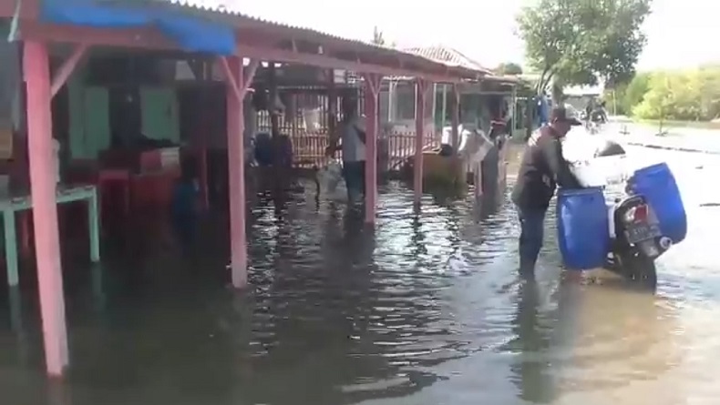 Ratusan Rumah di Pesisir Pantura Subang Terendam Banjir Rob