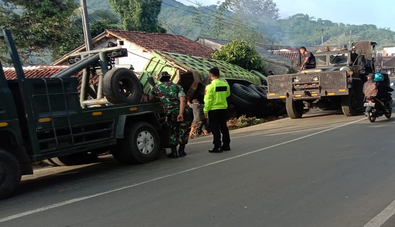 Dump Truck Oleng Timpa 3 Rumah di Sukabumi, 2 Orang Luka-luka