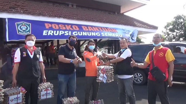 Pengungsi Erupsi Gunung Semeru Bersyukur Dapat Bantuan dari MNC Peduli