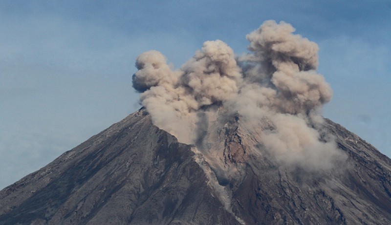 Keluarkan Awan Panas, Begini Aktivitas Gunung Semeru Jumat Pagi - Bagian 2