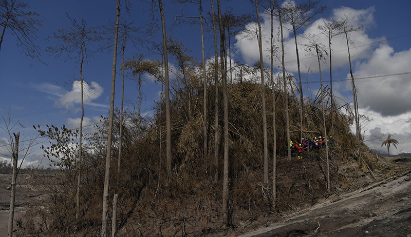 Hari Ketujuh Pencarian Korban Gunung Semeru Difokuskan di Curah Kobokan - Bagian 3