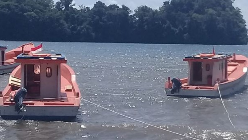 Bupati Sangihe Serahkan 10 Armada Penangkapan Ikan kepada Nelayan