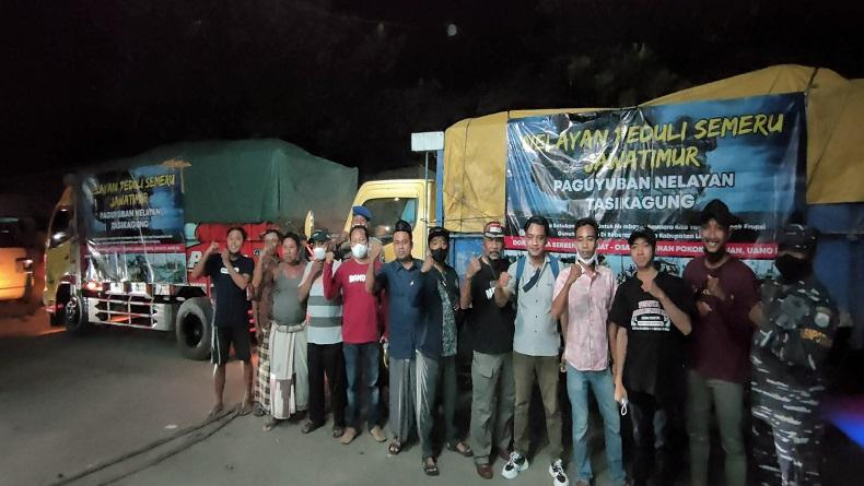Nelayan di Rembang Berangkatkan Bantuan untuk Korban Semeru Malam Hari, Ini Tujuannya 