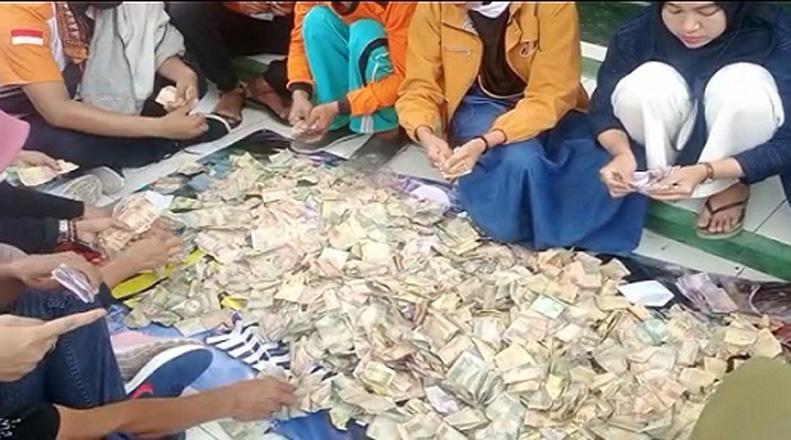 title 2 Jam Galang Dana di Jalanan, Relawan di Rembang Ini Kumpulkan Rp12,5 Juta 2 Jam Galang Dana di Jalanan, Relawan di Rembang Ini Kumpulkan Rp12,5 Juta