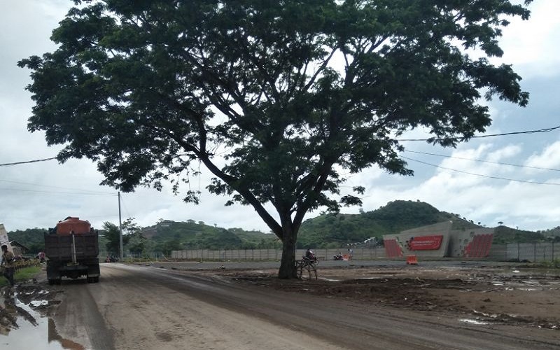 Pelebaran Jalan di Depan Sirkuit Mandalika Dikerjakan Sepanjang 700 Meter