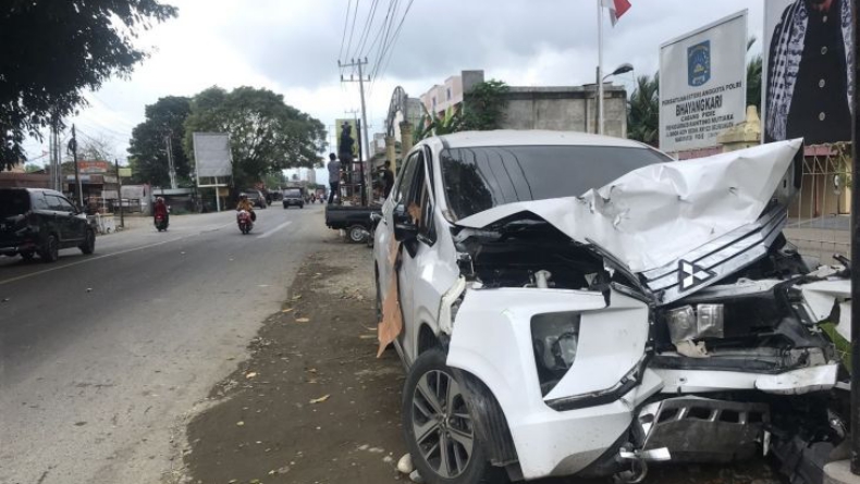 Sopir Diduga Ngantuk, Expander Ringsek Usai Adu Banteng dengan Hiace di Aceh