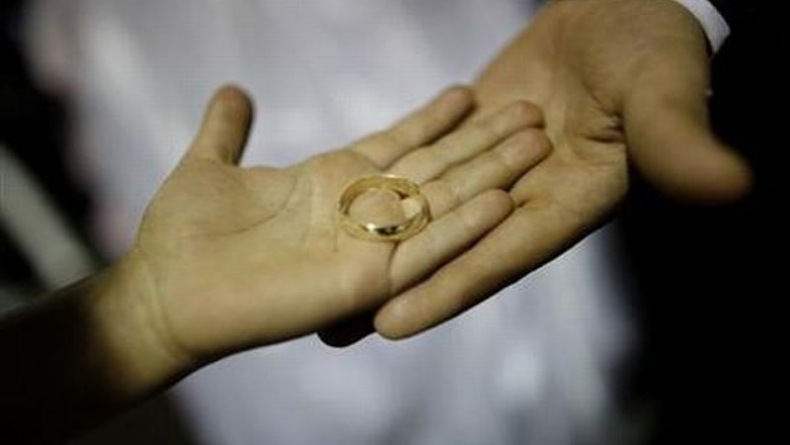 Gara-Gara Suami Hobi hanya Pakai Celana Dalam saat di Rumah, Istri Cantik Ini Minta Cerai 