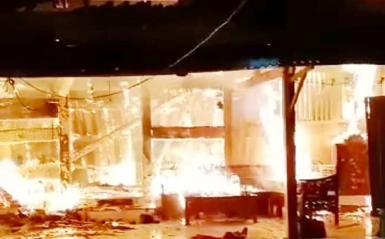 Rumah Kayu Jati Kuno di Rembang Ludes Terbakar, Kerugian Ditaksir Rp1 Miliar