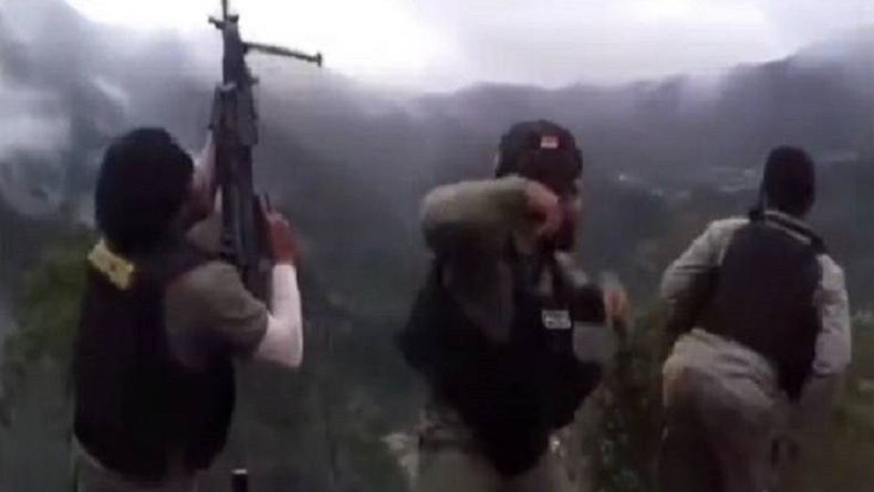 3 Anggota Brimob Joget TikTok Sambil Angkat Senjata, Dikritik Netizen 3 Anggota Brimob Joget TikTok Sambil Angkat Senjata, Dikritik Netizen