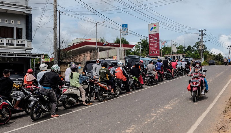 BBM Langka di Pangkalpinang, Ratusan Kendaraan Antre Panjang Isi Bahan Bakar - Bagian 4