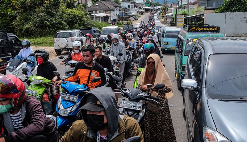 BBM Langka di Pangkalpinang, Ratusan Kendaraan Antre Panjang Isi Bahan Bakar - Bagian 1