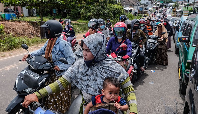 BBM Langka di Pangkalpinang, Ratusan Kendaraan Antre Panjang Isi Bahan Bakar - Bagian 2