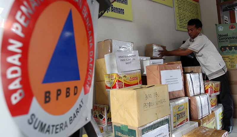 Bantuan 1 Ton Rendang dari Masyarakat Sumbar untuk Korban Letusan Gunung Semeru - Bagian 3