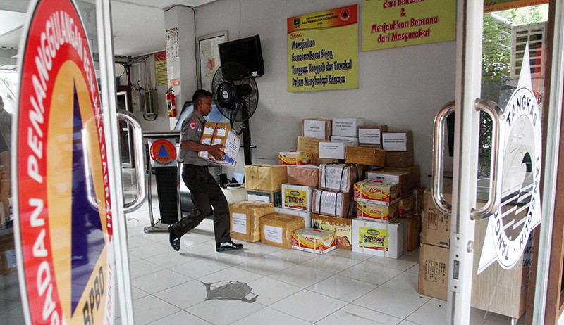 Bantuan 1 Ton Rendang dari Masyarakat Sumbar untuk Korban Letusan Gunung Semeru - Bagian 2