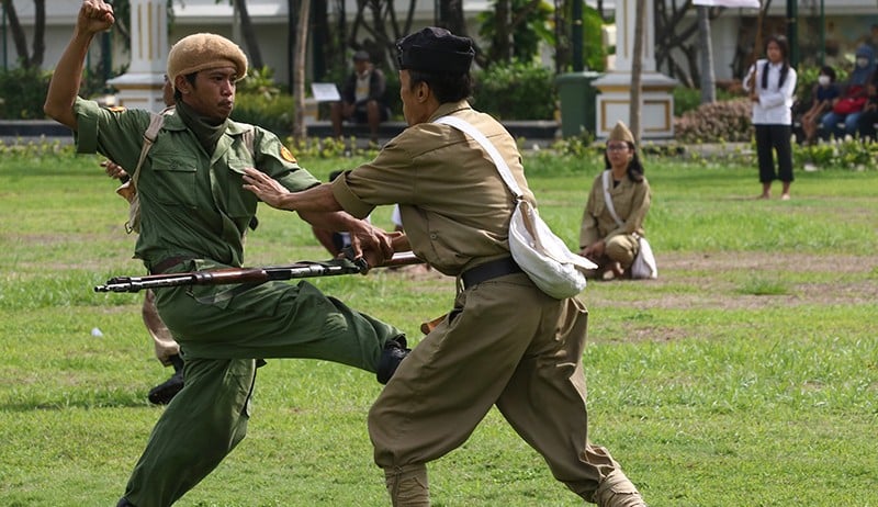 Teatrikal Pertempuran Bersejarah di Tugu Pahlawan Surabaya - Bagian 2
