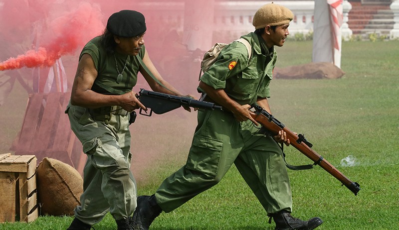 Teatrikal Pertempuran Bersejarah di Tugu Pahlawan Surabaya - Bagian 1