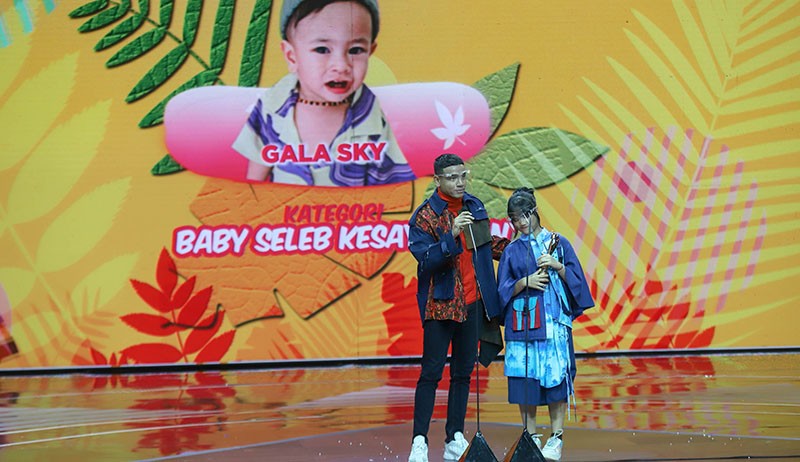 Gala Sky Raih Penghargaan Baby Seleb Kesayangan - Bagian 1