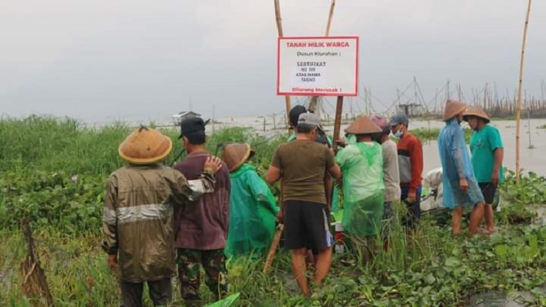 title Puluhan Warga Protes Pemasangan Badan Air dan Sempadan Rawa Pening Puluhan Warga Protes Pemasangan Badan Air dan Sempadan Rawa Pening