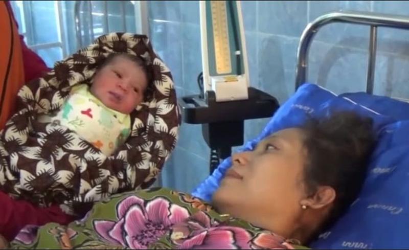  Senyum Bahagia Warga Cilacap Melahirkan Bayi Perempuan di Tanggal Cantik 12-12-21