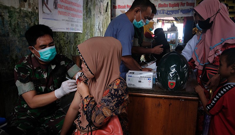 Aparat Gabungan TNI Polri Sidak Penumpang yang Belum Vaksin Covid-19 - Bagian 3