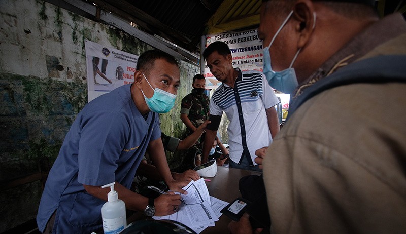 Aparat Gabungan TNI Polri Sidak Penumpang yang Belum Vaksin Covid-19 - Bagian 2