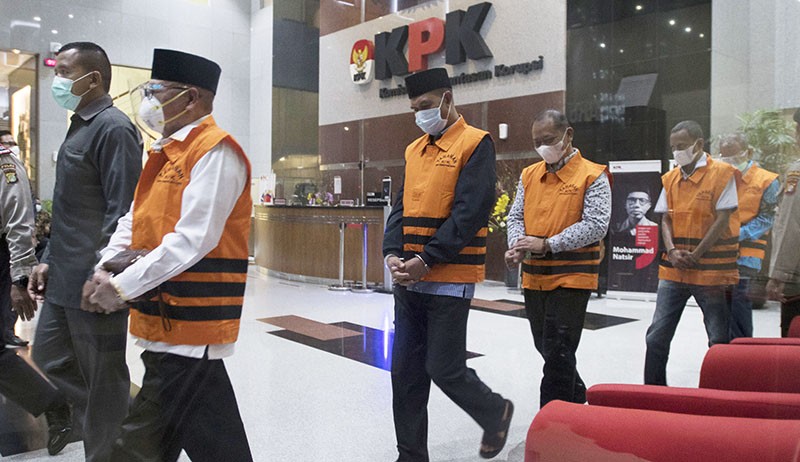 Deretan 15 Anggota DPRD Muara Enim Kompak Pakai Baju Tahanan KPK - Bagian 1