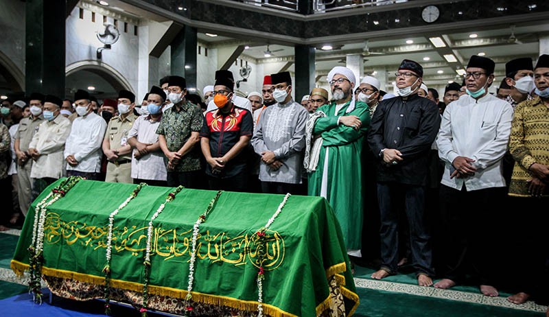 Gubernur Anies dan Wagub Riza Ikut Salat Jenazah Haji Lulung - Bagian 2