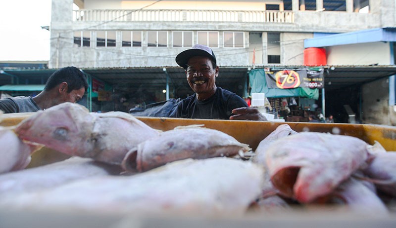 Melihat Aktivitas Pedagang Pasar Ikan Muara Angke yang Tak Pernah Putus - Bagian 3