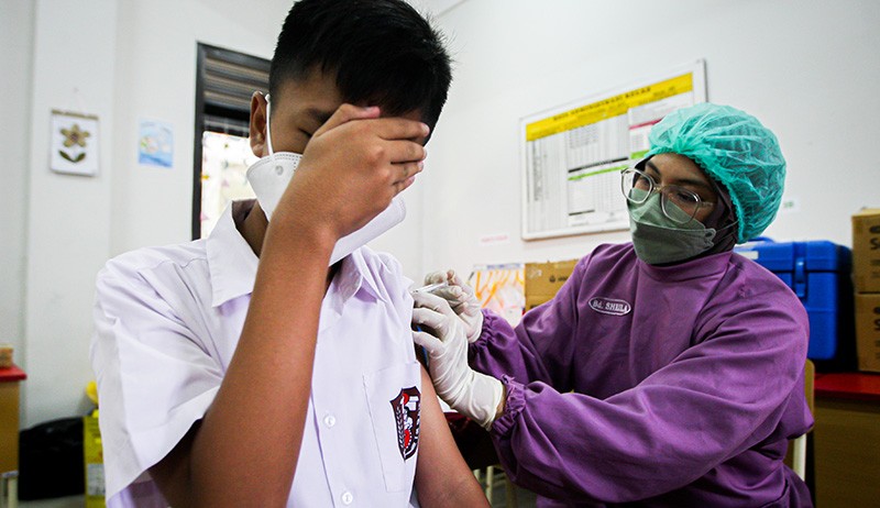 Ekspresi Anak Usia 6-11 Tahun Disuntik Vaksin Covid-19 - Bagian 3