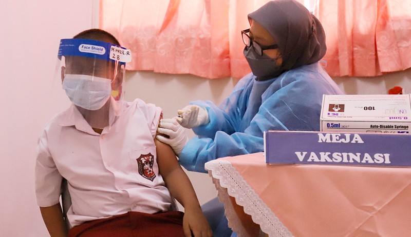 Ekspresi Anak Usia 6-11 Tahun Disuntik Vaksin Covid-19 - Bagian 8