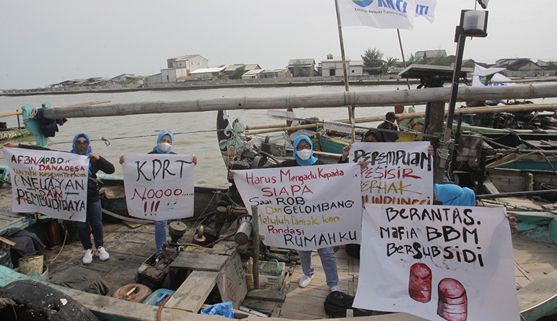 KNTI Gelar Parade Perahu Nelayan Tradisional di Perairan Tambak Lorok Semarang - Bagian 1