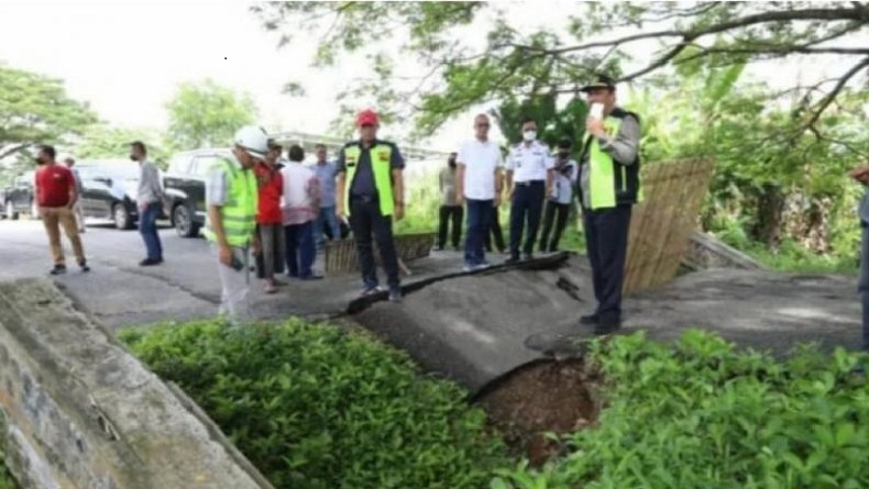 Jembatan Ambles di Samping Gedung Muhammadiyah Lampung Selatan Diperbaiki