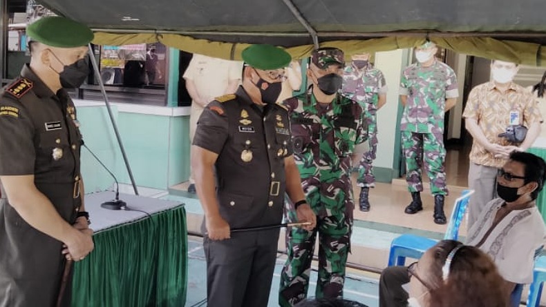 Ratusan Warga Ikut Serbuan Vaksinasi Korem 131 Santiago Bersama Kodim 1309 Manado