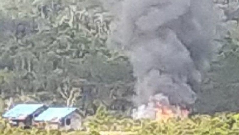 title Brutal, KKB Tembaki Personel TNI-Polri saat Bantu Evakuasi Warga ke Gereja Brutal, KKB Tembaki Personel TNI-Polri saat Bantu Evakuasi Warga ke Gereja