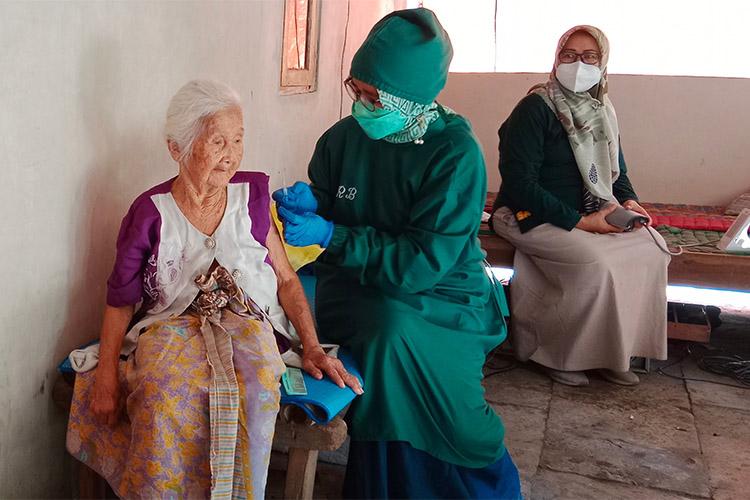 Pemkot Klaim Capaian Vaksinasi Lansia di Kupang Tinggi