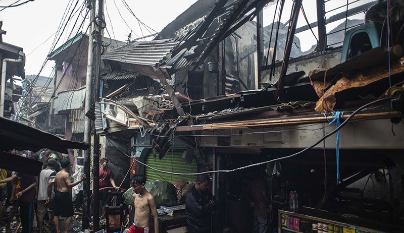Permukiman Padat Penduduk Kramat Pulo Senen Ludes Terbakar - Bagian 2
