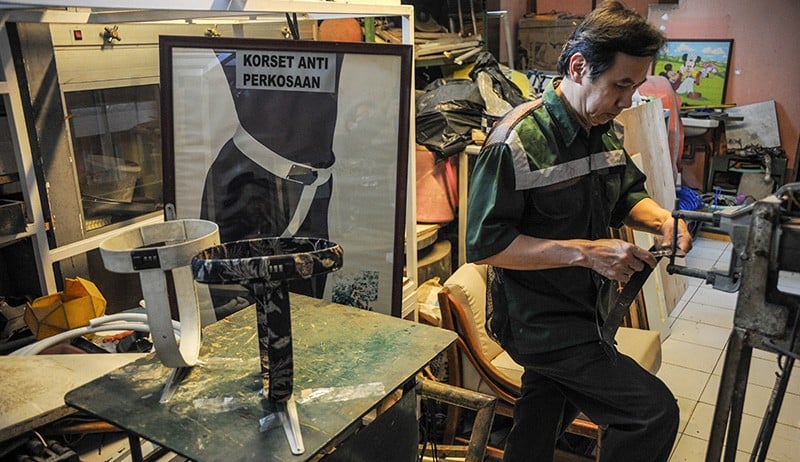 Penampakan Korset Khusus Cegah Kejahatan Seksual, Ada Kode untuk Membuka - Bagian 2