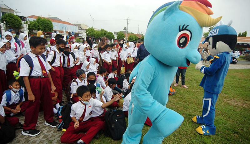 Antusiasme Anak Usia 6-11 Tahun Divaksin Covid-19 - Bagian 1