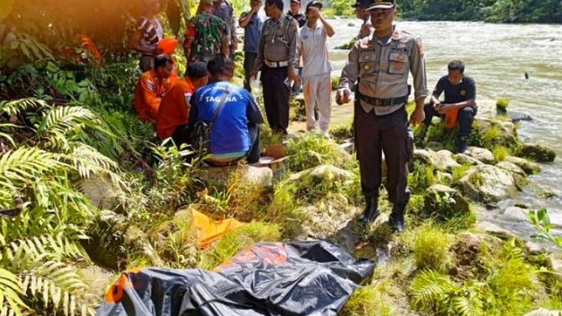 Pemkab Aceh Barat Kirim 2 Ambulans untuk Bawa Jenazah Korban Innova Masuk Jurang