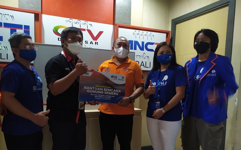 title MNC Peduli Semeru Terima Donasi dari IDB Bali dan New Media College untuk Bantu Korban MNC Peduli Semeru Terima Donasi dari IDB Bali dan New Media College untuk Bantu Korban