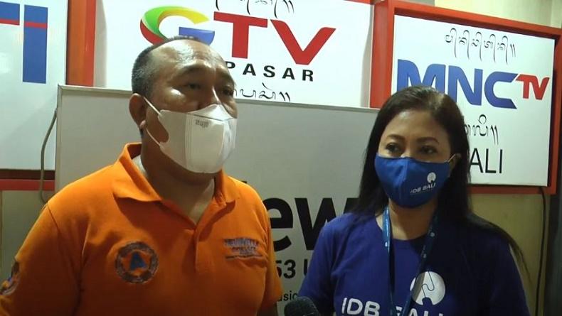 Direktur New Media College Serahkan CSR untuk Korban Erupsi Semeru melalui MNC Peduli