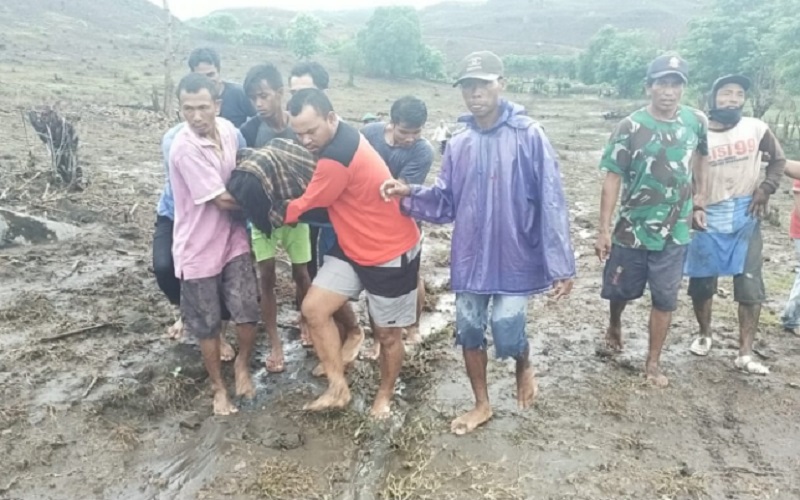 Terseret Arus Sungai, Warga Dompu Ditemukan Tewas dengan Kaki Masuk Pipa