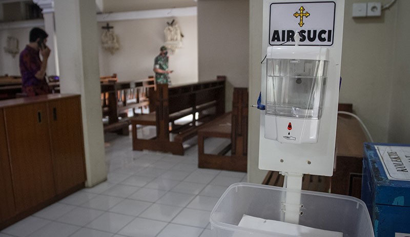 Petugas Gabungan Cek Penerapan Prokes di Gereja Jelang Hari Natal - Bagian 3
