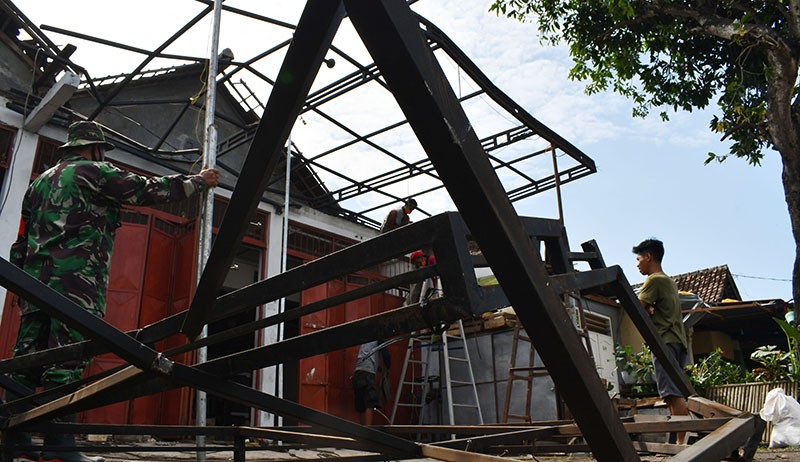 515 Bangunan Rusak Diterjang Puting Beliung Madiun - Bagian 3